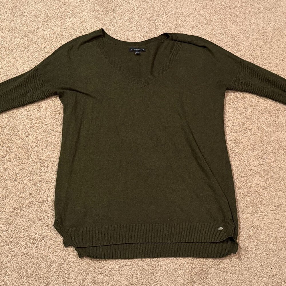AMERICAN EAGLE FOREST GREEN V-NECK LONG SLEEVE SHIRT WOMENS SMALL